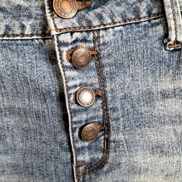 (1061)Black Daisy High Waisted Floral Print Denim Shorts Size 7/28 (Jr) - Picture 6 of 8